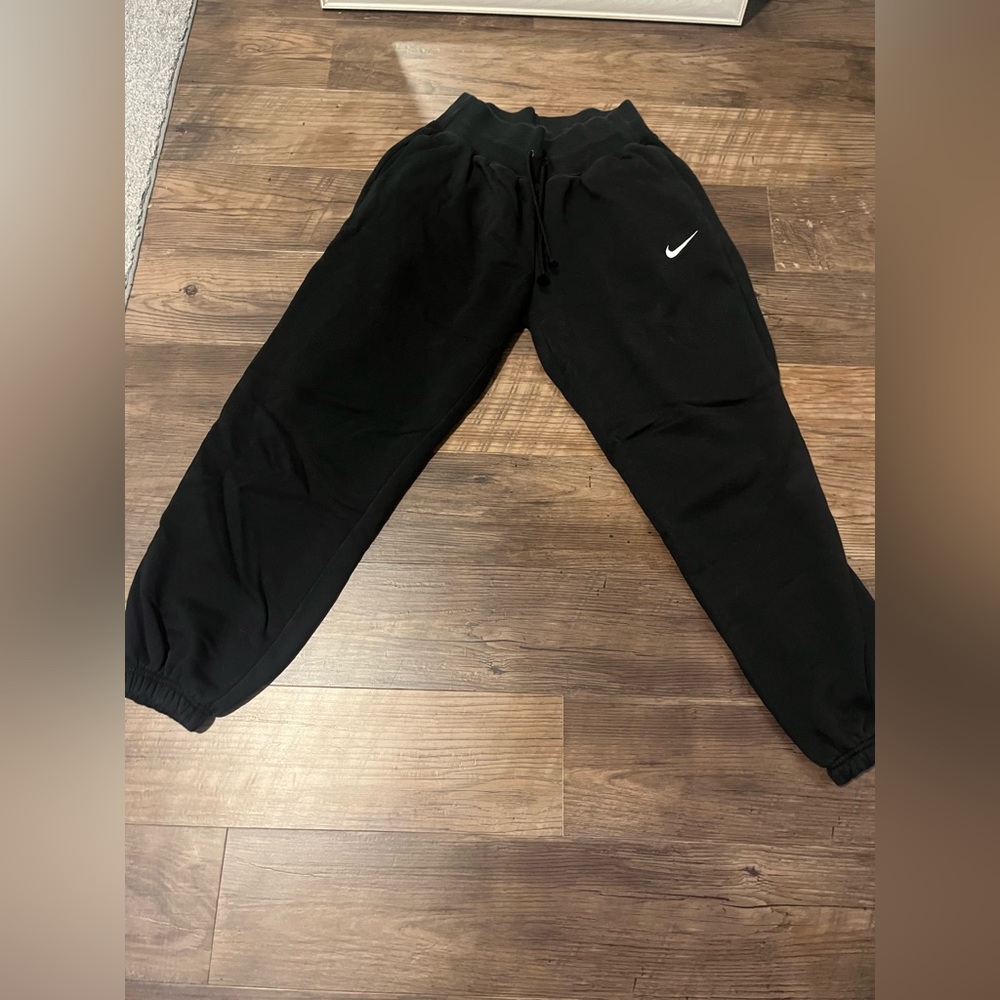 Women’s black nike sweatpants